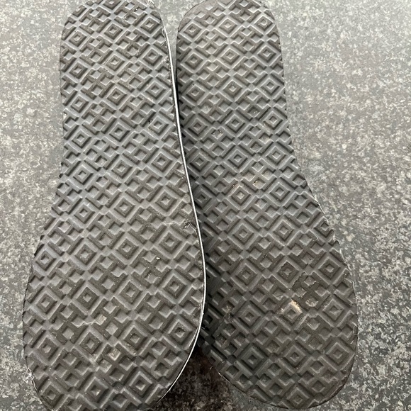 Tory Burch Black Flip Flops Size 7 EUC - Picture 4 of 5